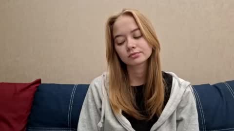 Alisa online show from 19, 10, 2025
