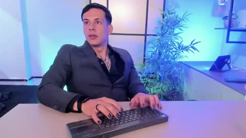 Snapshot of dustin_sonne chatting on 7, 6, 2026 Dustin Sonne online show from 7, 6, 2026