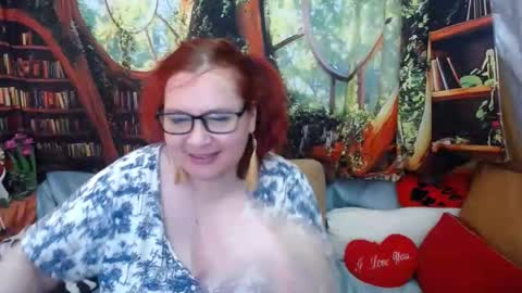 Snapshot of dyannelovee chatting on 2, 6, 2026 Dyanne online show from 2, 6, 2026