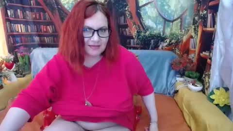 Snapshot of dyannelovee chatting on 7, 6, 2026 Dyanne online show from 7, 6, 2026
