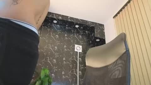 D Y L A N online show from 16, 4, 2026