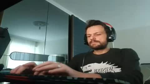 Snapshot of eaglecrm chatting on 11, 1, 2025 eaglecrm online show from 11, 1, 2025