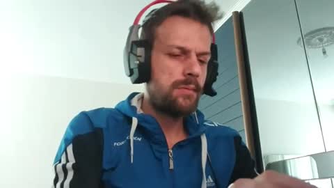 Snapshot of eaglecrm chatting on 25, 10, 2025 eaglecrm online show from 25, 10, 2025