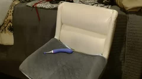 Six online show from 1, 2, 2025