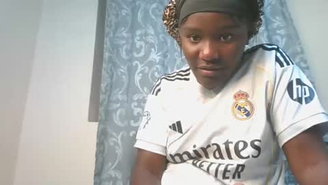 Snapshot of ebonnyqueeen chatting on 6, 1, 2026 Queen online show from 6, 1, 2026