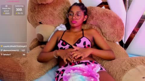 Snapshot of ebony_beautifull chatting on 18, 12, 2024 Luci online show from 18, 12, 2024
