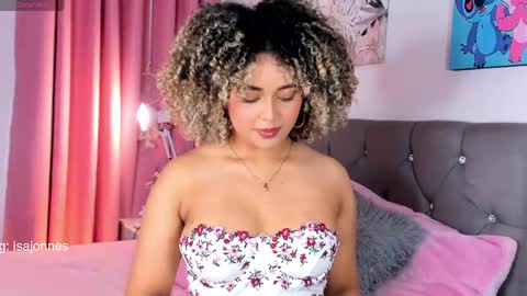 Snapshot of ebony_curly2 chatting on 26, 4, 2026 isa online show from 26, 4, 2026