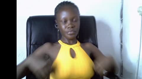 Snapshot of ebony_petitegirl chatting on 20, 4, 2026 Lilly online show from 20, 4, 2026
