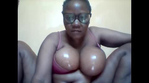Snapshot of ebonybussy chatting on 5, 10, 2025 MAMITO online show from 5, 10, 2025