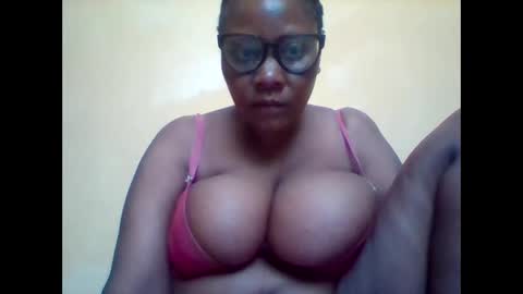 Snapshot of ebonybussy chatting on 6, 10, 2025 MAMITO online show from 6, 10, 2025