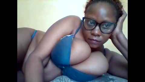 Snapshot of ebonybussy chatting on 22, 10, 2025 MAMITO online show from 22, 10, 2025