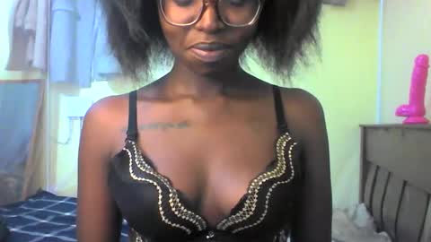 Ebonymuse2 online show from 10, 5, 2026