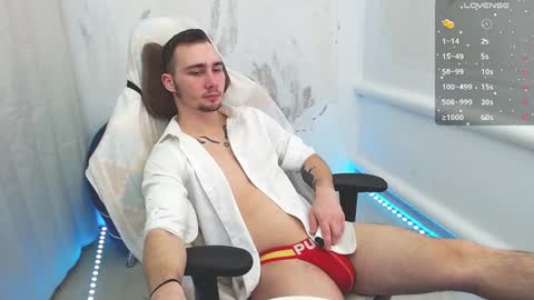 Snapshot of eesprit chatting on 8, 2, 2025 Daniel and Alex online show from 8, 2, 2025