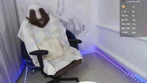 Snapshot of eesprit chatting on 4, 3, 2025 Daniel and Alex online show from 4, 3, 2025