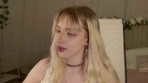 EVA NON NUDE online show from 9, 5, 2026