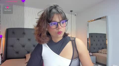 Snapshot of effystonnem chatting on 20, 2, 2025 E F F Y online show from 20, 2, 2025