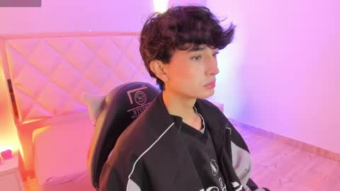 Snapshot of eidan_tay chatting on 1, 4, 2026 eidan_tay online show from 1, 4, 2026