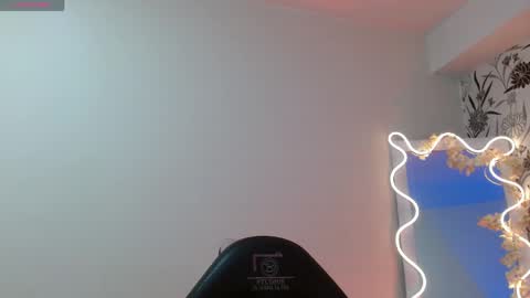 Snapshot of eidan_tay chatting on 28, 4, 2026 eidan_tay online show from 28, 4, 2026