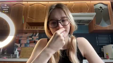 eileencrowday online show from 14, 4, 2026