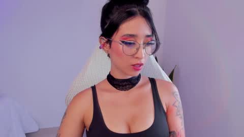   EileenFord    online show from 26, 2, 2025