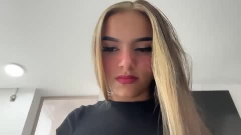 Snapshot of eimy_rosse18 chatting on 8, 5, 2026 eimy_rosse18 online show from 8, 5, 2026