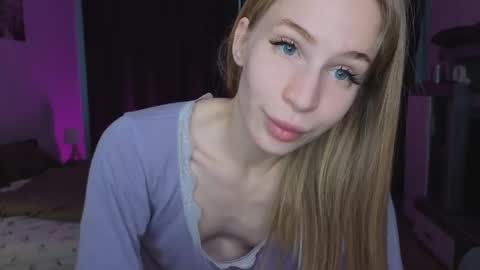 Snapshot of el1s_evans chatting on 19, 4, 2026 please read my bio there is information about private shows and about my personality online show from 19, 4, 2026