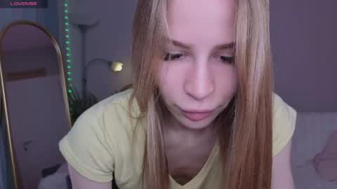 Snapshot of el1s_evans chatting on 27, 4, 2026 please read my bio there is information about private shows and about my personality online show from 27, 4, 2026