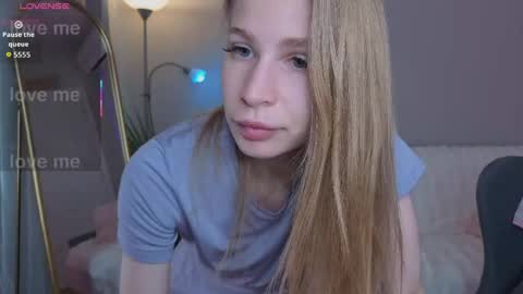 Snapshot of el1s_evans chatting on 12, 5, 2026 please read my bio there is information about private shows and about my personality online show from 12, 5, 2026