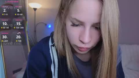 Snapshot of el1s_evans chatting on 15, 5, 2026 please read my bio there is information about private shows and about my personality online show from 15, 5, 2026