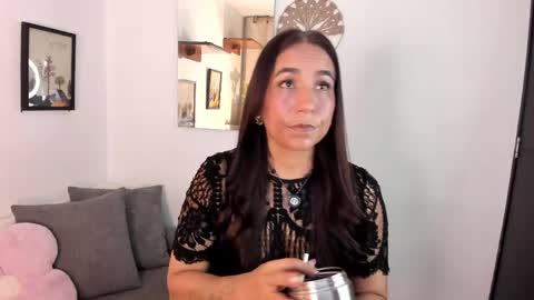 Snapshot of electra_hunt chatting on 24, 5, 2026 Electra- Please help me reach 100 likes online show from 24, 5, 2026
