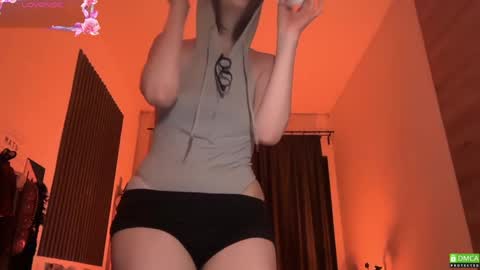 Snapshot of electric_woman chatting on 5, 4, 2026 Aleksa online show from 5, 4, 2026