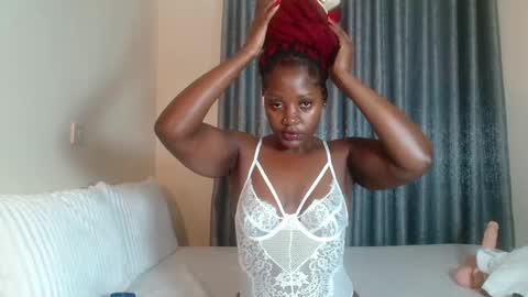Snapshot of elegant_ebony chatting on 28, 12, 2024 Nika online show from 28, 12, 2024