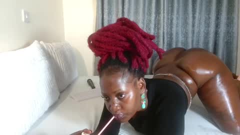 Snapshot of elegant_ebony chatting on 24, 2, 2025 Nika online show from 24, 2, 2025