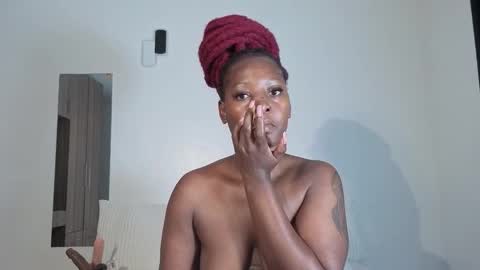 Snapshot of elegant_ebony chatting on 30, 10, 2025 Nika online show from 30, 10, 2025