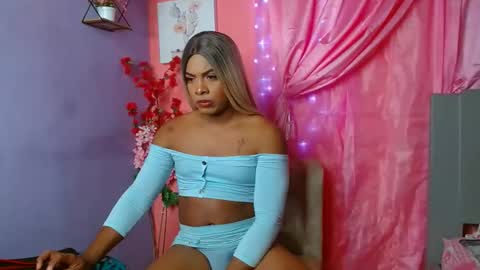 Snapshot of elektra_and_lulu chatting on 21, 1, 2025 elektra_and_lulu online show from 21, 1, 2025