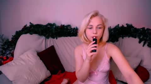 Snapshot of elenamonroe_ chatting on 12, 1, 2026 elenamonroe_ online show from 12, 1, 2026