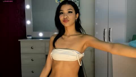 Snapshot of elettra_bennet chatting on 1, 6, 2026 elettra_bennet online show from 1, 6, 2026