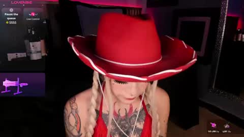 Snapshot of elettra_roux chatting on 4, 7, 2026 ELETTRA online show from 4, 7, 2026