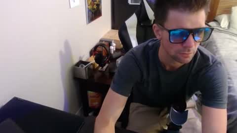 Snapshot of elevatetlb chatting on 12, 9, 2025 Walker online show from 12, 9, 2025