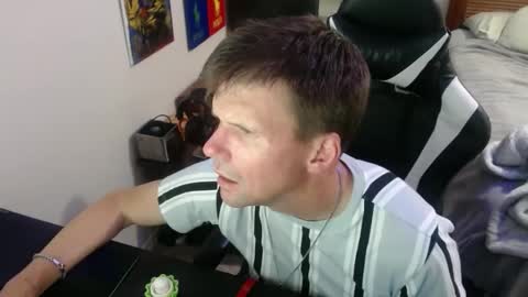 Snapshot of elevatetlb chatting on 19, 9, 2025 Walker online show from 19, 9, 2025