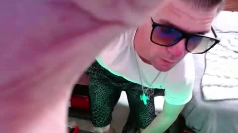 Snapshot of elevatetlb chatting on 29, 9, 2025 Walker online show from 29, 9, 2025