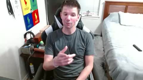 Snapshot of elevatetlb chatting on 20, 10, 2025 Walker online show from 20, 10, 2025