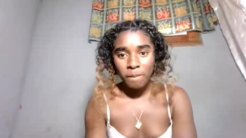 Snapshot of elia011 chatting on 3, 11, 2025 elia011 online show from 3, 11, 2025