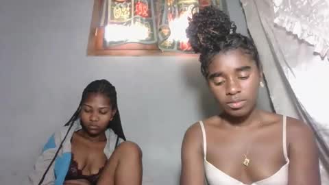 Snapshot of elia011 chatting on 11, 11, 2025 elia011 online show from 11, 11, 2025