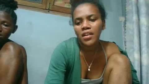 Snapshot of elia011 chatting on 20, 11, 2025 elia011 online show from 20, 11, 2025