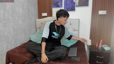 Snapshot of elian_julian chatting on 6, 11, 2025 Elian Julian online show from 6, 11, 2025