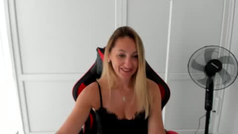 Snapshot of elinarosee chatting on 25, 6, 2026 Milena online show from 25, 6, 2026