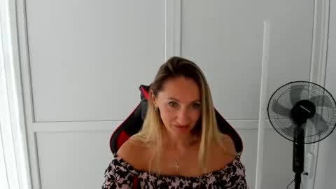 Snapshot of elinarosee chatting on 26, 6, 2026 Milena online show from 26, 6, 2026