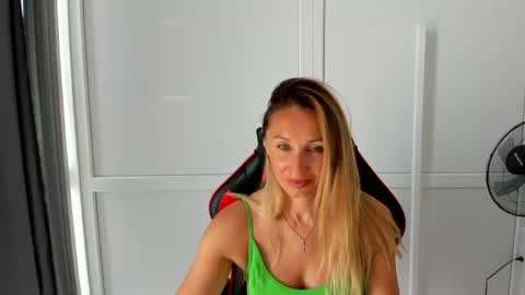 Snapshot of elinarosee chatting on 29, 6, 2026 Milena online show from 29, 6, 2026
