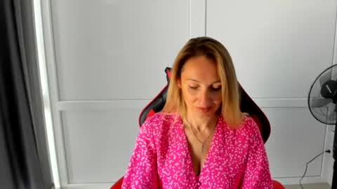 Snapshot of elinarosee chatting on 1, 7, 2026 Milena online show from 1, 7, 2026